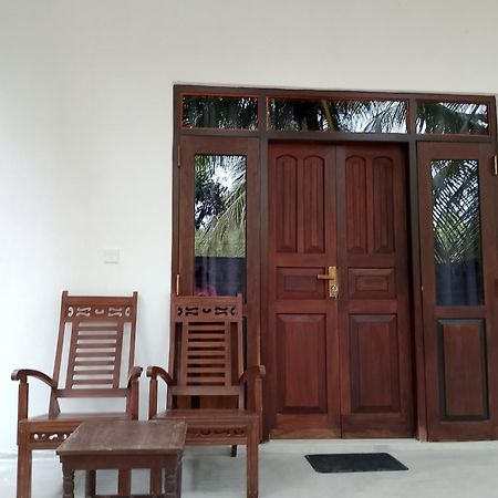 Little Sunshine Guest House & Restaurant แทนกาลเล ภายนอก รูปภาพ