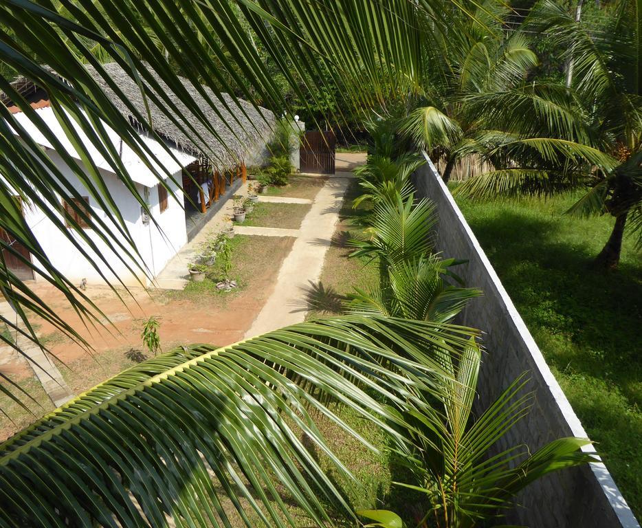 Little Sunshine Guest House & Restaurant แทนกาลเล ภายนอก รูปภาพ