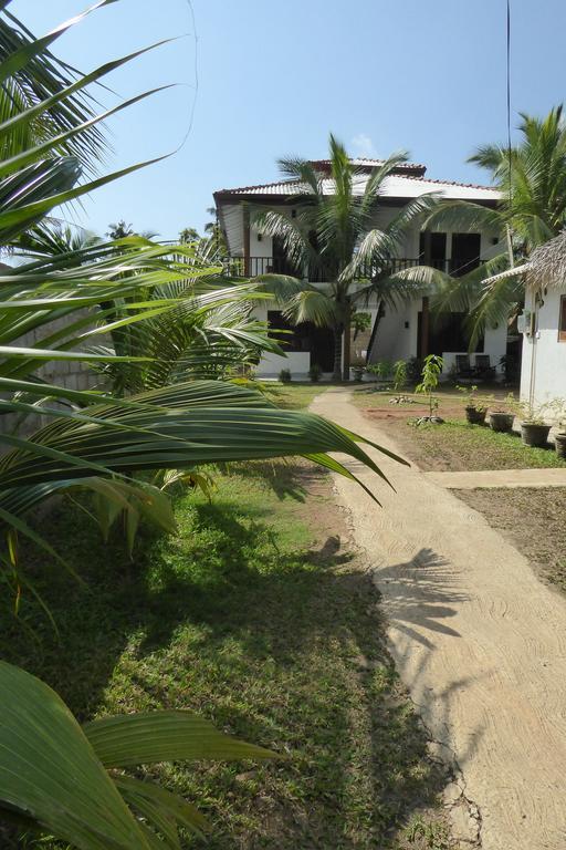 Little Sunshine Guest House & Restaurant แทนกาลเล ภายนอก รูปภาพ