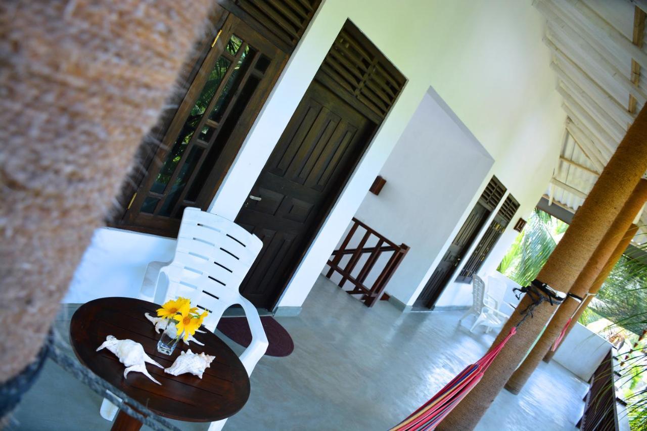Little Sunshine Guest House & Restaurant แทนกาลเล ภายนอก รูปภาพ