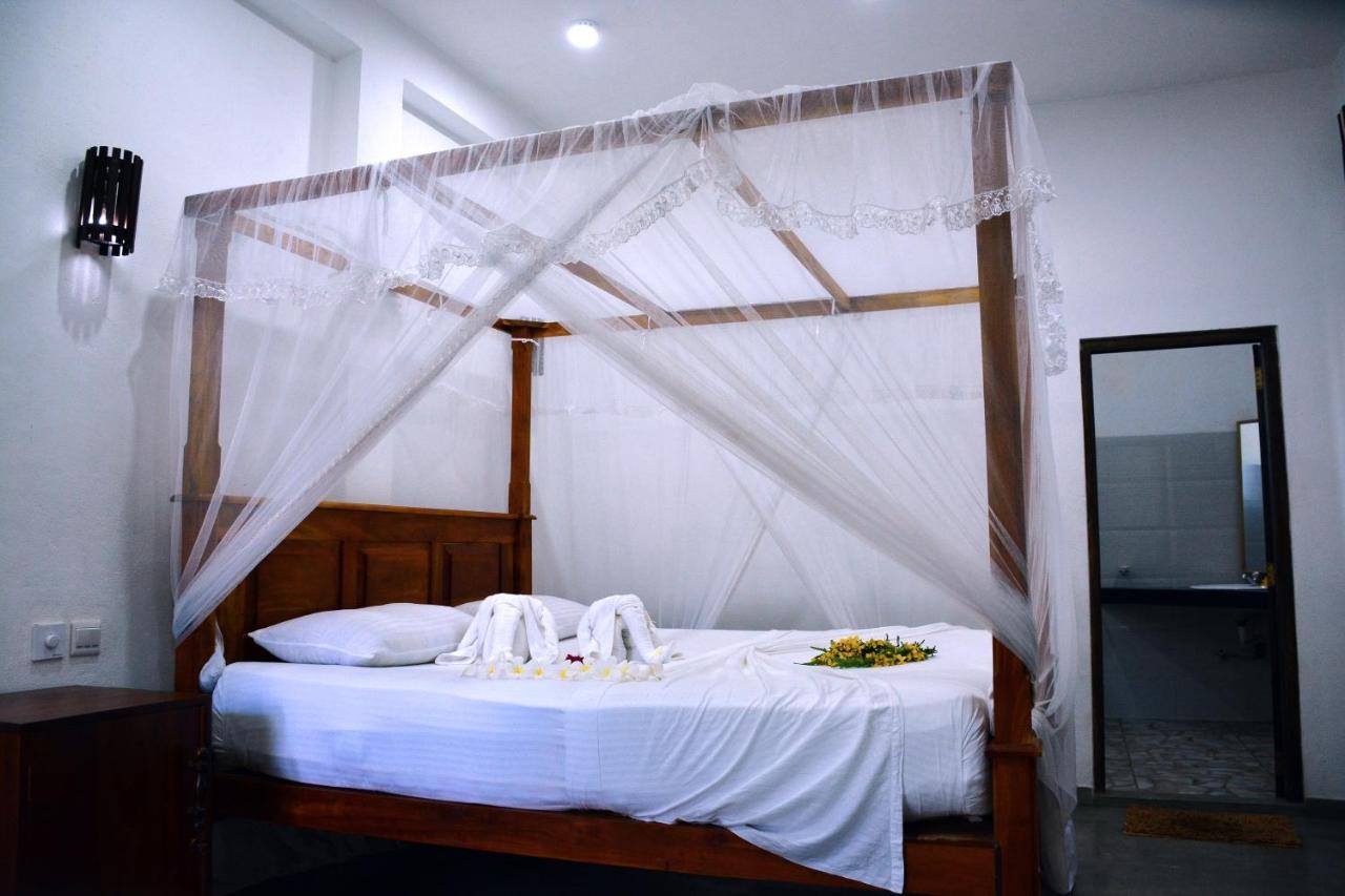 Little Sunshine Guest House & Restaurant แทนกาลเล ภายนอก รูปภาพ