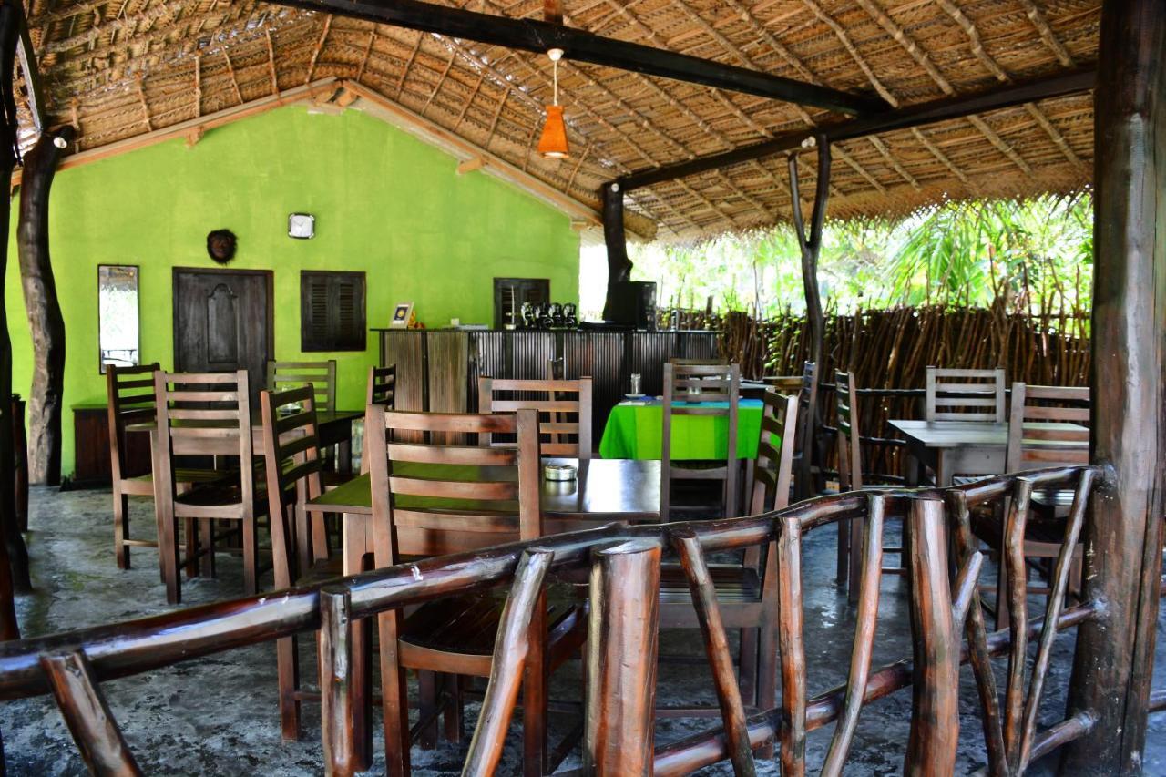 Little Sunshine Guest House & Restaurant แทนกาลเล ภายนอก รูปภาพ