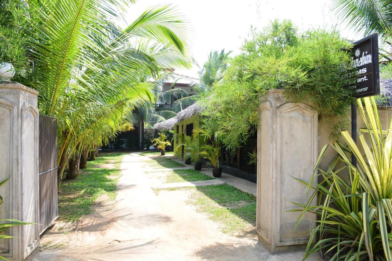 Little Sunshine Guest House & Restaurant แทนกาลเล ภายนอก รูปภาพ