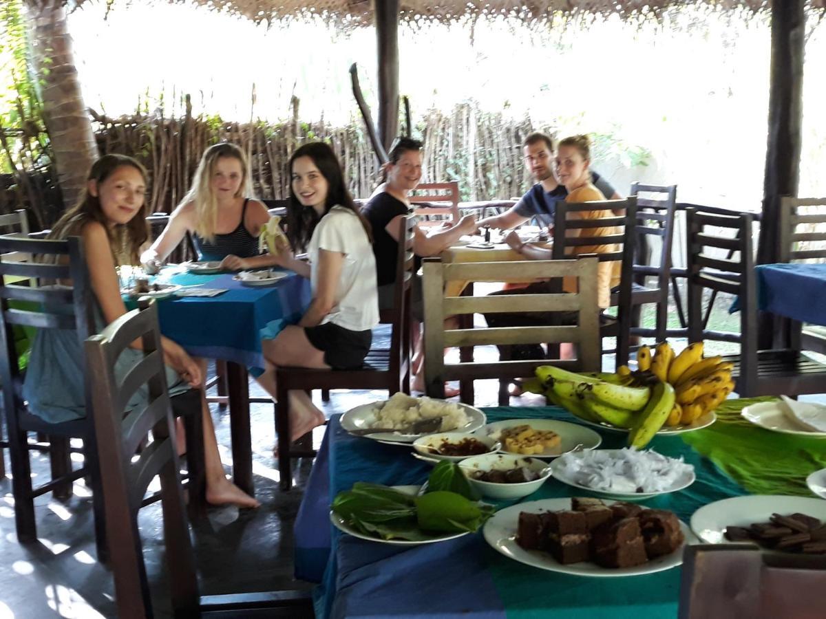 Little Sunshine Guest House & Restaurant แทนกาลเล ภายนอก รูปภาพ